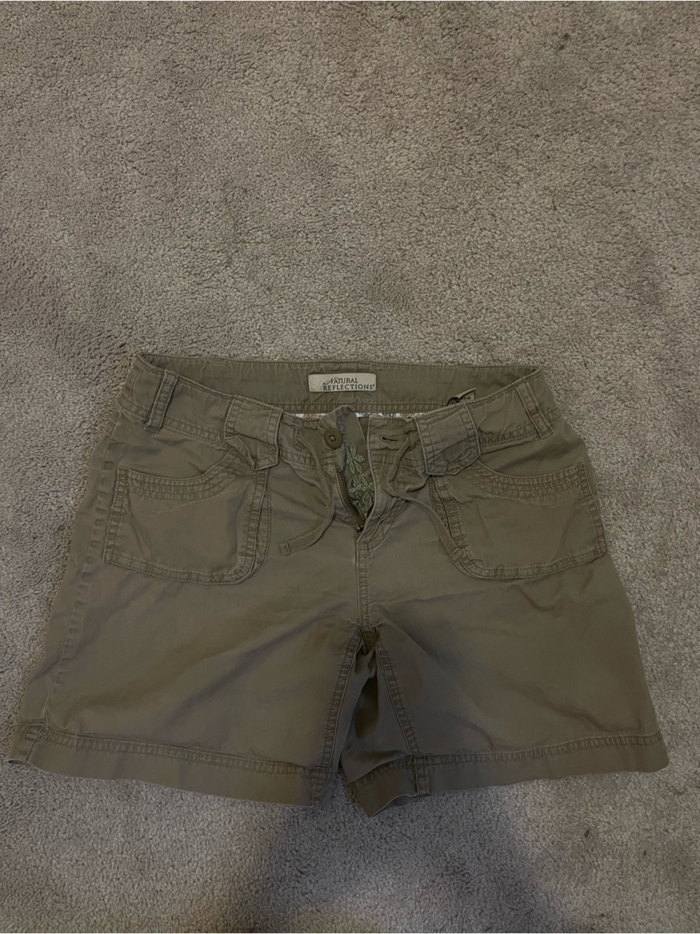Women’s Casual Vintage Cargo Shorts (Cute Floral Detailing Inside Zipper)